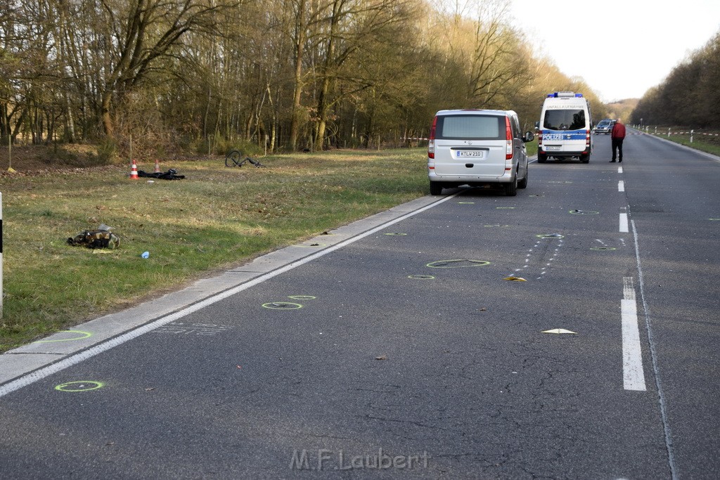 Schwerer VU Krad Fahrrad Koeln Porz Alte Koelnerstr P192.JPG - Miklos Laubert